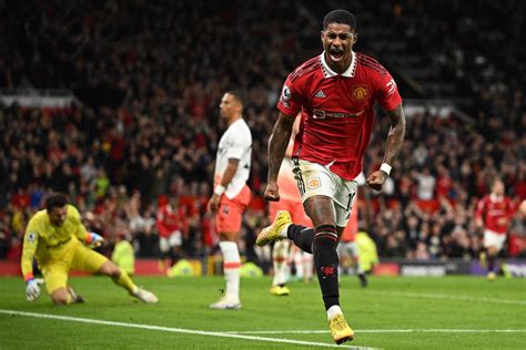 Marcus Rashford’s 100th Manchester United goal just enough to beat West Ham