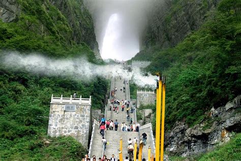 Private Day Tour of Tianmen Mountain with Skywalk