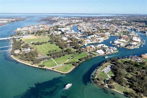 Mandurah: Dolphin and Views Cruise with Optional Lunch | GetYourGuide