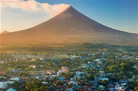 📍 Mayon Volcano 📍 Legazpi, Albay 📸 Photo and Words by: @alfa_almz Bicol, Volcano, Mount Rainier ...