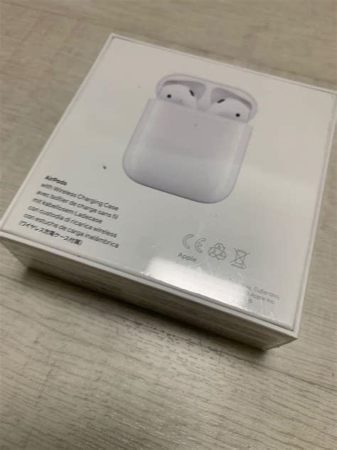 Apple Airpods with Wireless Charging Case gen 2, model A2032 A2031 ...