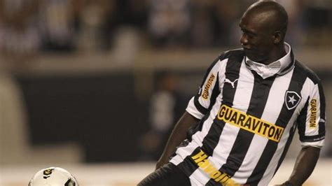 El Botafogo presenta a Seedorf a su afición