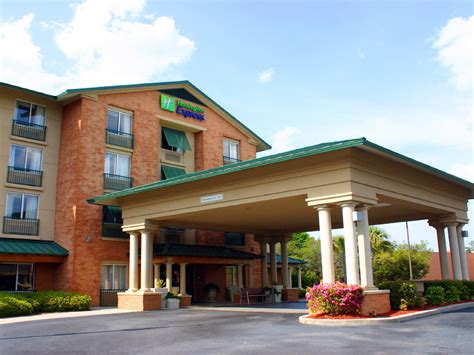 Holiday Inn Express & Suites Bluffton @ Hilton Head Area Hotel in ...