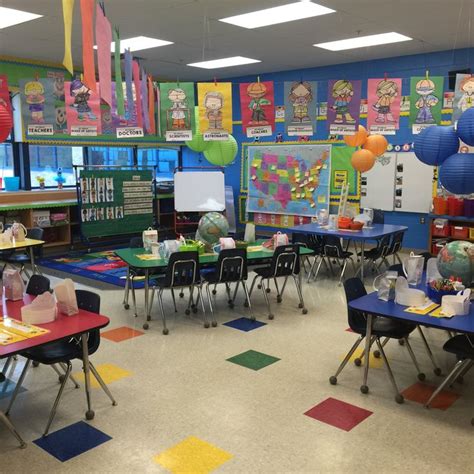 I'm teaching Kindergarten! | Elementary classroom decor, Kindergarten ...