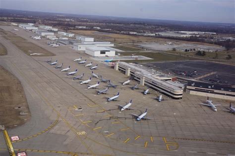 Springfield-Branson National Airport - SGF - Missouri - USA - 2016 ...