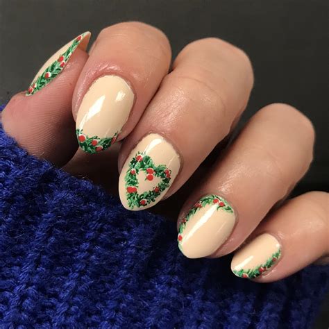 10 Christmas Nail Designs You Can Do With Your Kids