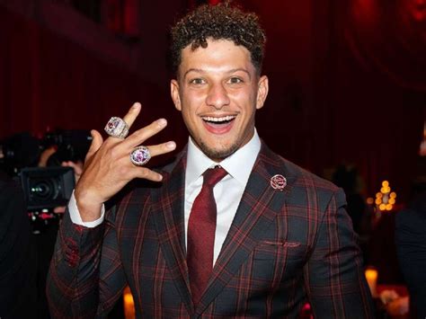 How many diamonds does Patrick Mahomes' newest Super Bowl ring possess?