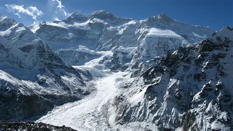 Himalaya kangchenjunga mountains wallpaper | Everest base camp trek, Trekking tour, Nepal trekking