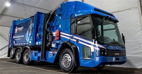 First-Ever Electric Garbage Trucks to Roll Out Across the U.S.