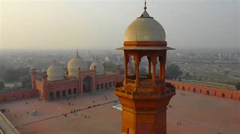 The Walled City of Lahore | Documentary - YouTube