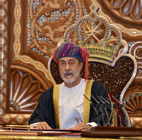 New Oman ruler vows to uphold late sultan's peaceful policy