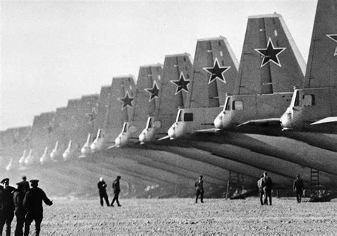 Column of Soviet bombers, Cold war [1024 × 719] : coldwar