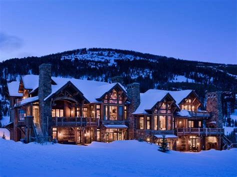 Fairytale Mountain Retreat in Montana, USA: Slopeside Chalets | Winter house, Chalet ...