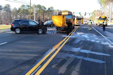 Driver of SUV dies after crashing into a Gwinnett County school bus ...