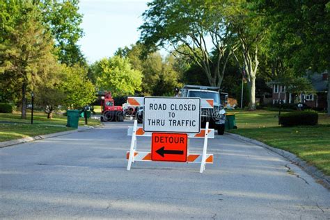 Road Closed To Thru Traffic Detour Construction Sign in a Residential Neighborhood Stock Image ...