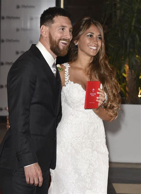 Lionel Messi and Wife Antonella Roccuzzo - Wedding Reception in ...