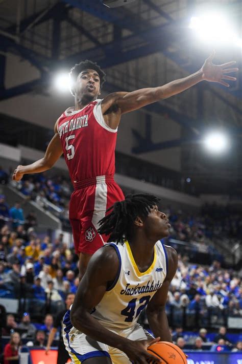 SDSU men's basketball overcomes second half shooting woes to beat USD