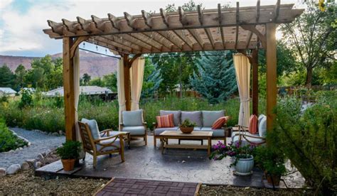 Outdoor Pergola Designs for a Refreshing Outdoor Space.