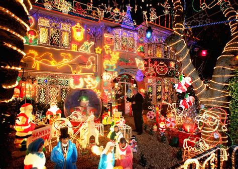 30 Stunning Christmas Decorations from Around the World - Hongkiat