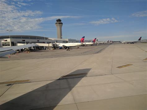 Review of Delta Air Lines flight from Detroit to San Francisco in Economy