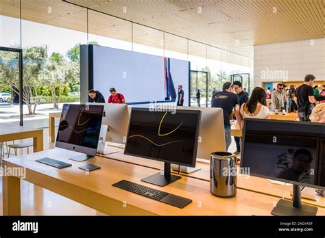 Steve jobs apple park hi-res stock photography and images - Alamy