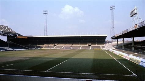 Maine Road, Man City in the 1970s. Manchester Football, British Football, Manchester City ...