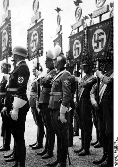 [Photo] Nazi Party members in formation during a party rally, Nürnberg, Germany, 6 Sep 1938 ...