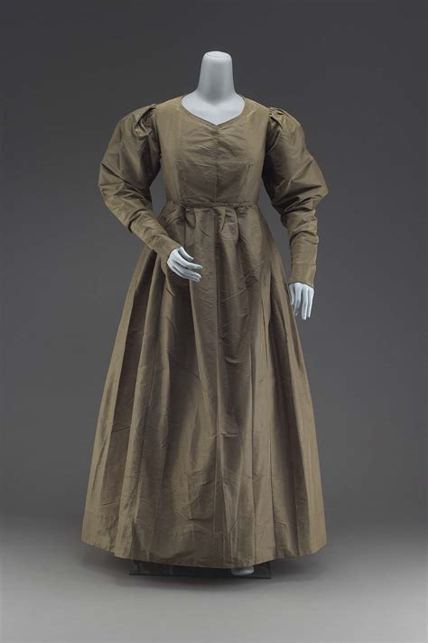 Dating the Green 1820s Dress ~ American Duchess