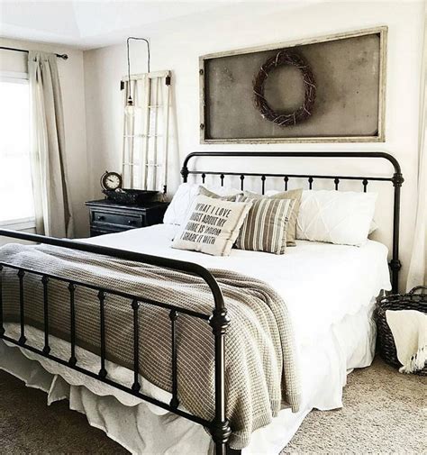 40 Beautiful Vintage Farmhouse Bedroom Decorating Ideas - DecoRealistic | Farmhouse style master ...