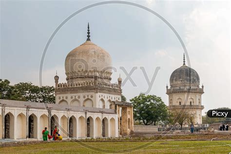 Image of Tomb of Mohammad Quli Qutub Shah at Qutb Shahi Heritage Park ...