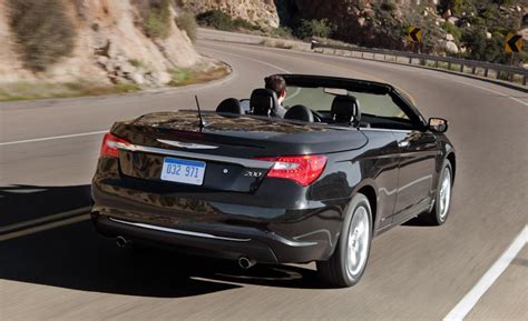 Chrysler 200 Convertible Photos and Specs. Photo: Chrysler 200 ...