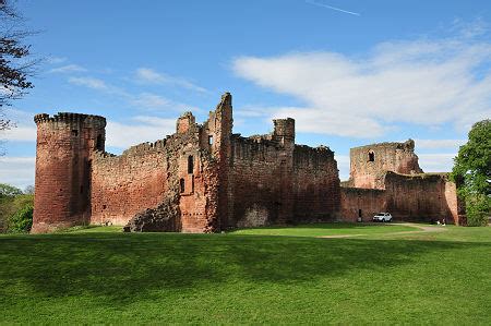 Bothwell Castle Feature Page on Undiscovered Scotland