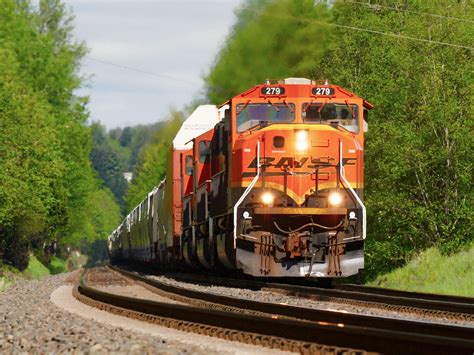 BNSF SD75 locomotives still in service - Trains