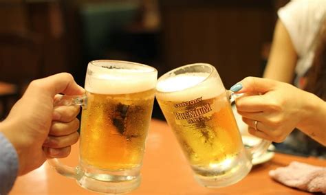 Benefits of Non-Alcoholic Beer | Is It Safe? [Pros and Cons]