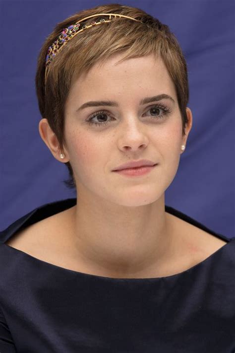 Emma Watson's Best Hairstyles - Emma Watson Haircuts and Hair Color