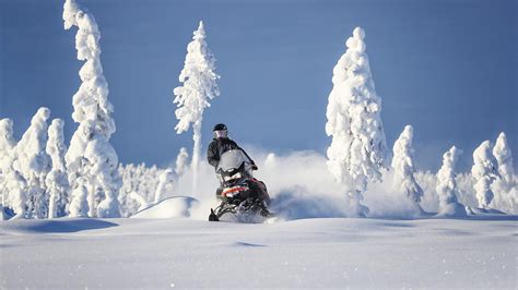 2022 Lynx Commander snowmobile for sale - Crossover snowmobile - BRP World