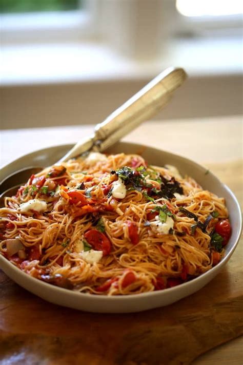 Angel Hair Pasta with Fresh Tomato Sauce | Recipe in 2020 | Dinner recipes, Pasta, Easy pasta ...