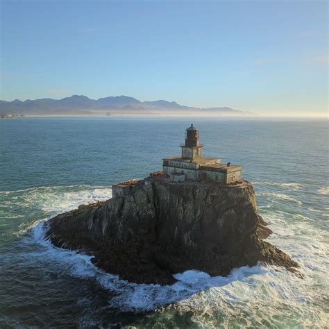 Flew out to an old Lighthouse no longer used off the Oregon Coast. : r/djimavic