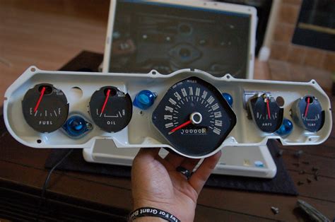 LeLu's 66 Mustang: Gauges Finished