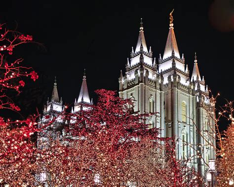 Christmas Lights in Temple Square Photograph by Betty Eich - Pixels