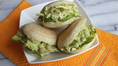 Mi Cajita de Recetas: Reina Pepiada (Arepa con relleno de pollo y aguacate)