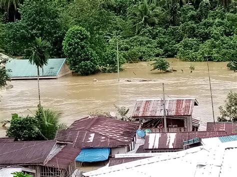 Thousands of families flee flooded communities in the Visayas, floods ...