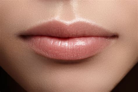 Get the Perfect Pout: 7 Expert Tips to Find the Best Lipstick Colors ...