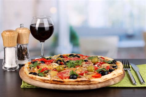 Know the Best Drinks to Enjoy with Pizza - Sahara Pizza | Black Diamond, WA