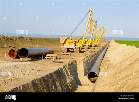 Laying pipe pipeline hi-res stock photography and images - Alamy