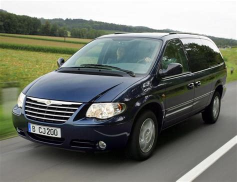 Chrysler Grand Voyager Photos and Specs. Photo: Grand Voyager Chrysler Characteristics and 26 ...