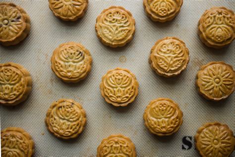 How to Make Traditional Cantonese Mooncakes at Home | HuffPost