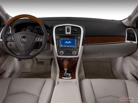 2007 Cadillac SRX: 22 Interior Photos | U.S. News