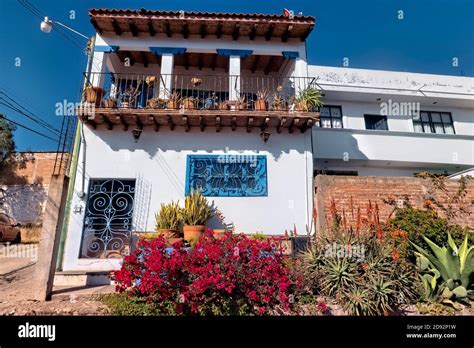 Colourful balcony mexico hi-res stock photography and images - Alamy