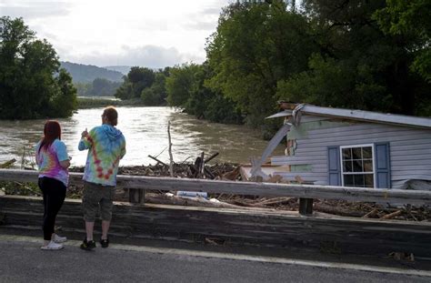 Debby aftermath leaves thousands without power, threatens more floods : NPR